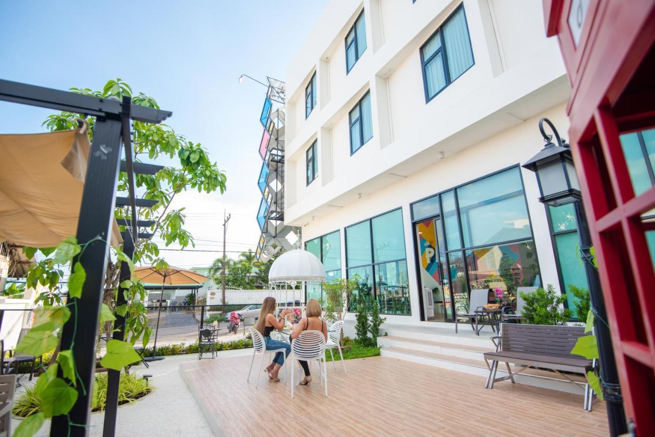 Play Poshtel & Cafe' Hotel Krabi Exterior photo